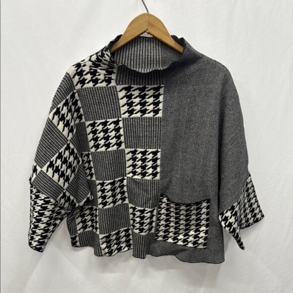 Gabby Isabella Sweaters - Gabby Isabella Black and White Patterned Poncho